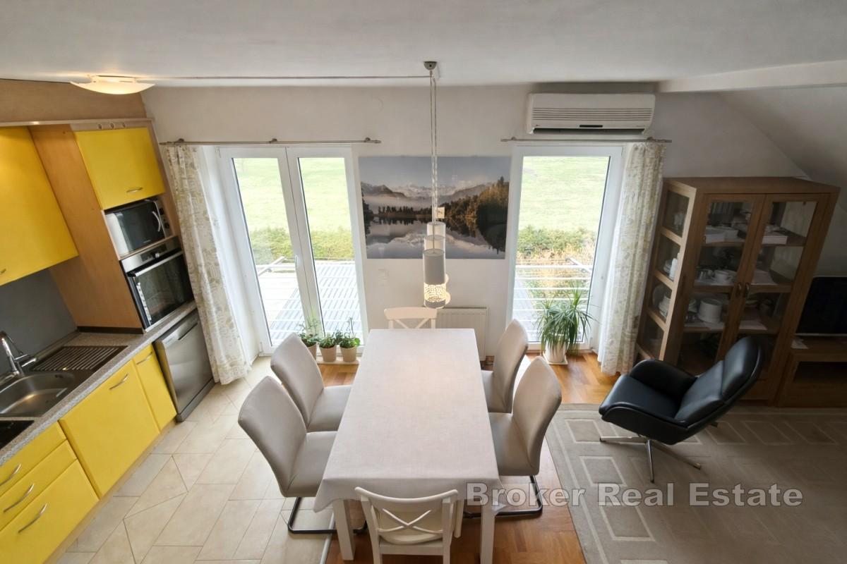 Komforan četverosoban stan