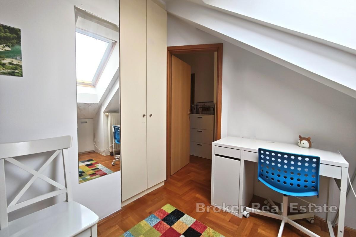 Appartement confortable de quatre chambres