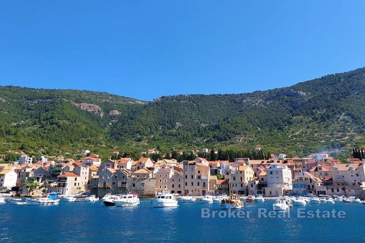 Современная квартира на первом этаже новостройки - Комижа