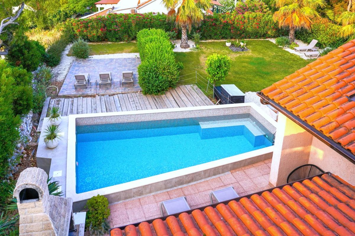 001-2051-65-Hvar-holiday-house-with-meditteranean-garden-for-sale