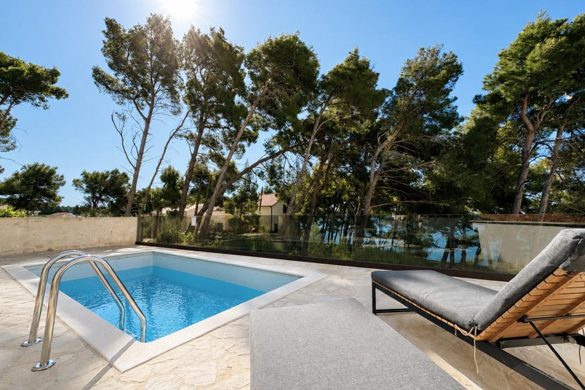 001-2051-69-island-hvar-apartment-with-pool-and-garden-for-sale