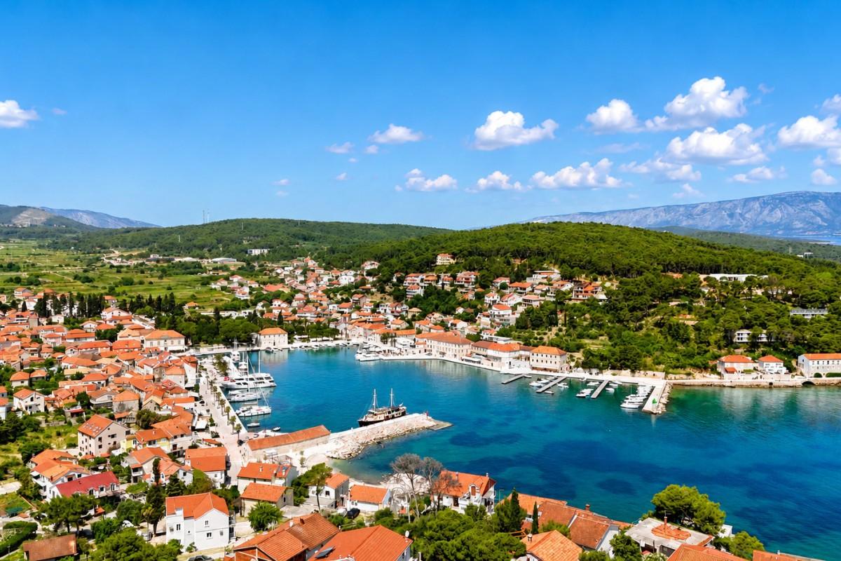 001-2051-71-Hvar-stone-house-with-two-residential-units-for-sale