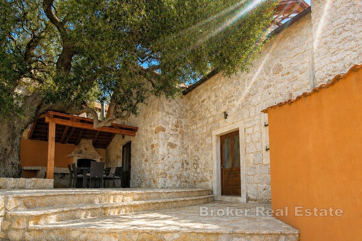 Maison en pierre rénovée avec piscine, au sud de l'île de Hvar