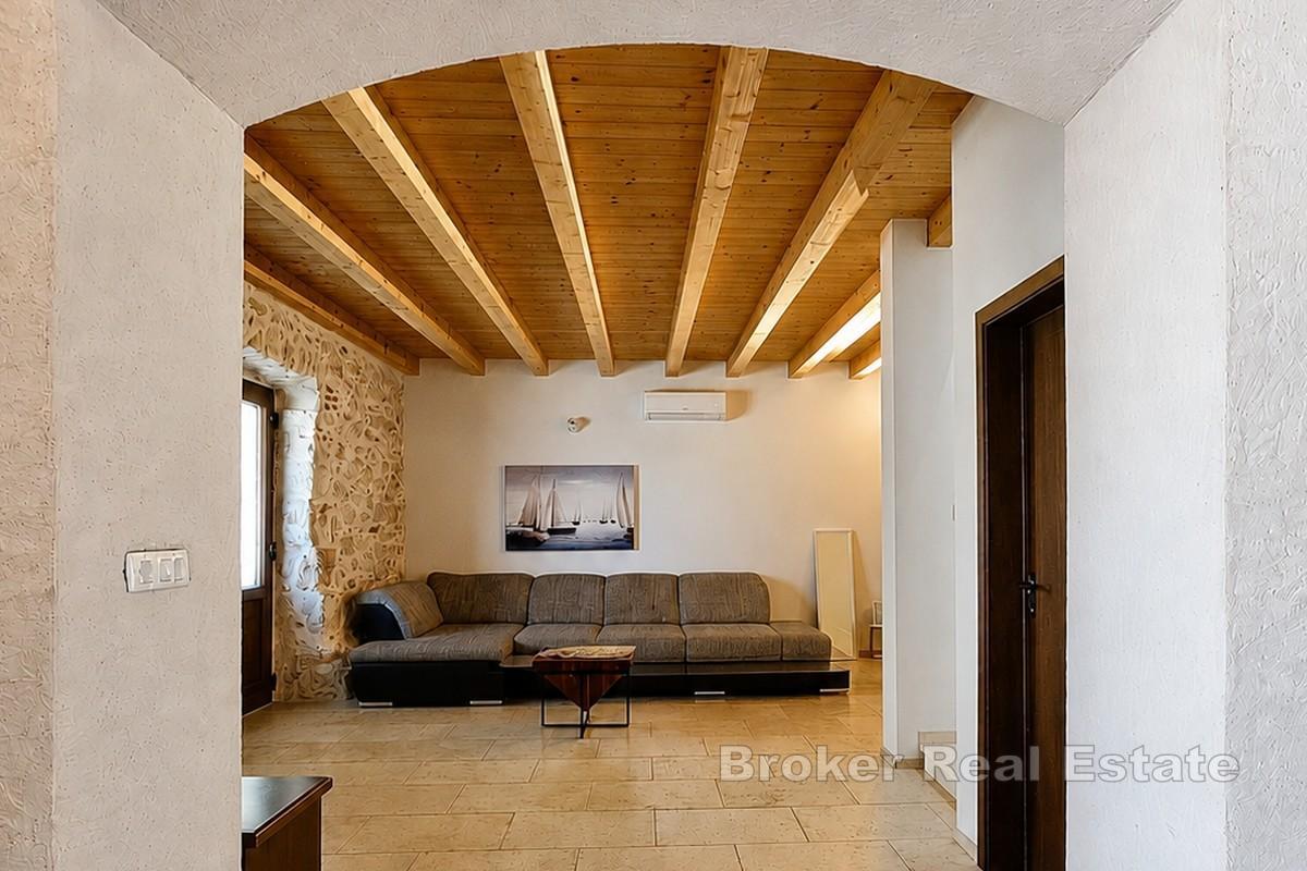 Maison en pierre rénovée avec piscine, au sud de l'île de Hvar