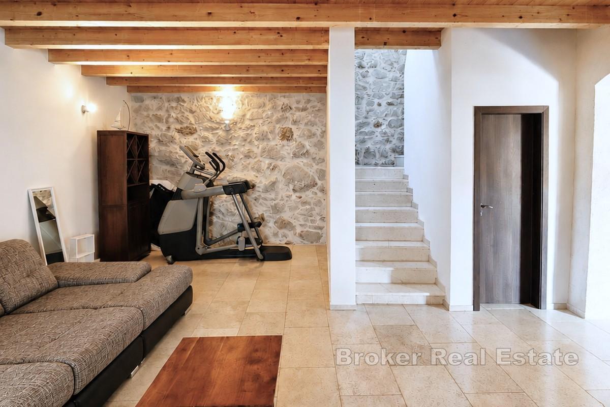 Maison en pierre rénovée avec piscine, au sud de l'île de Hvar