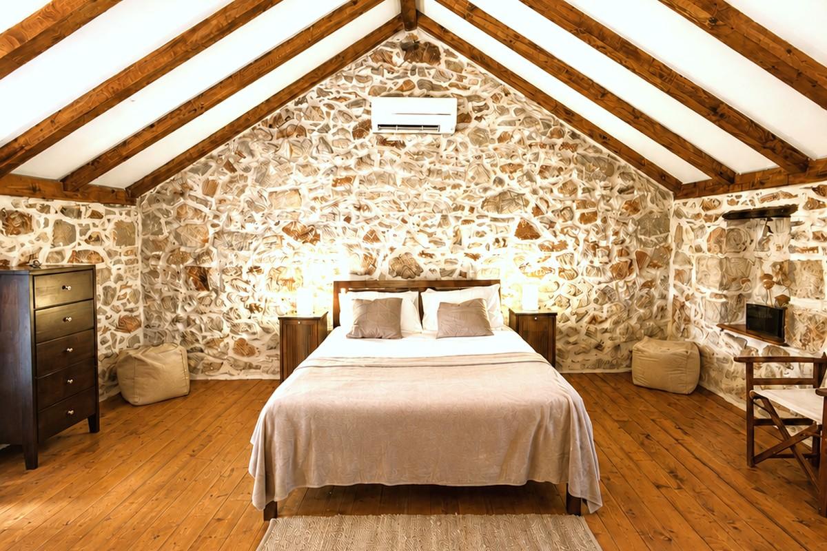 Authentic stone house in a quiet part of the island