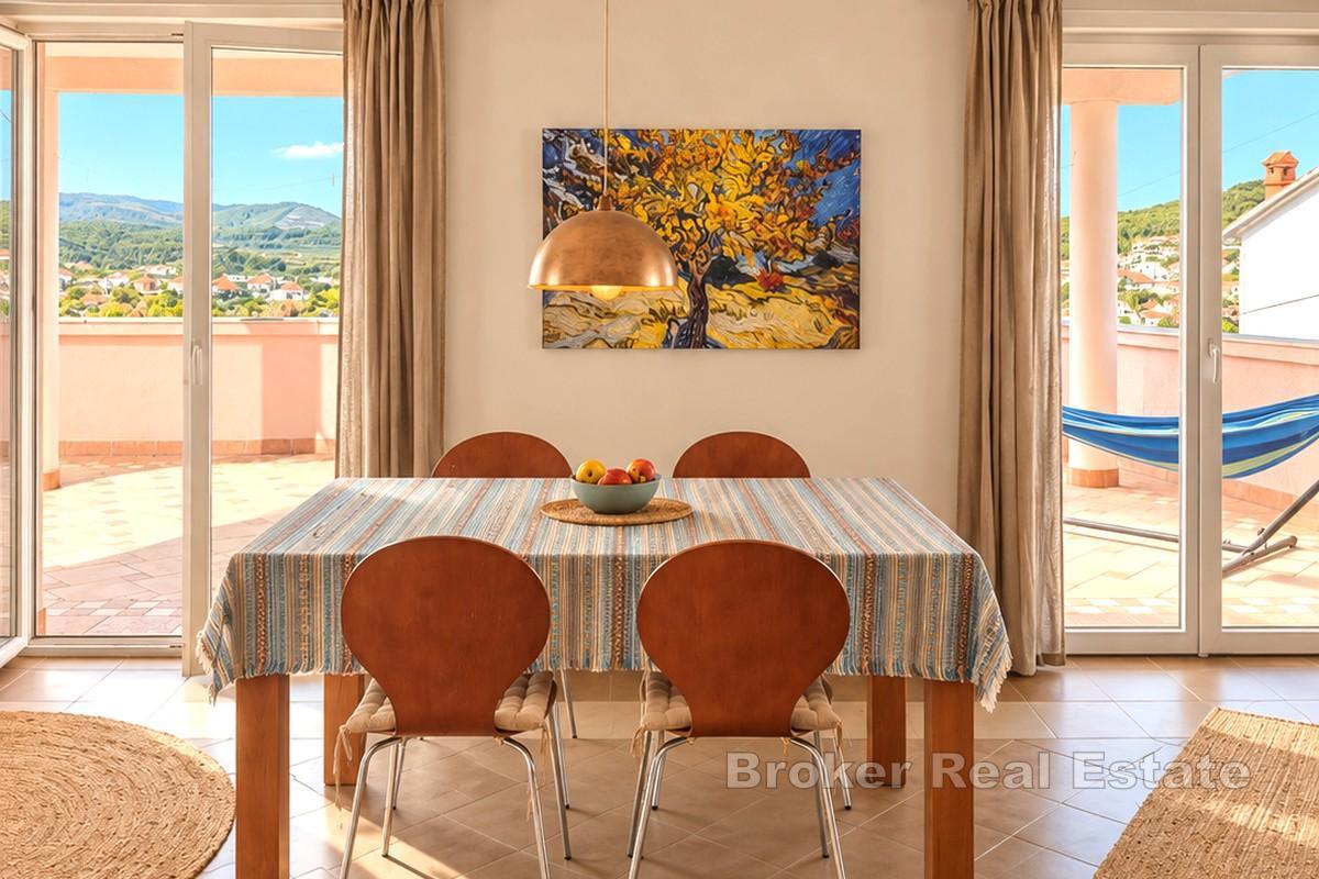 Maison de trois appartements au calme, à proximité du front de mer