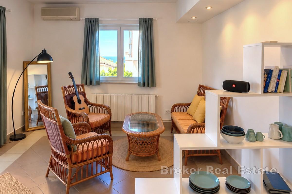 Maison de trois appartements au calme, à proximité du front de mer