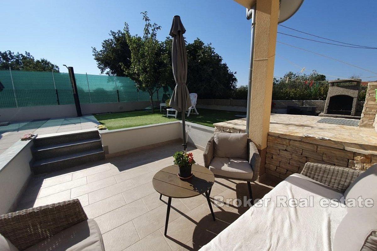 Første etasje med svømmebasseng