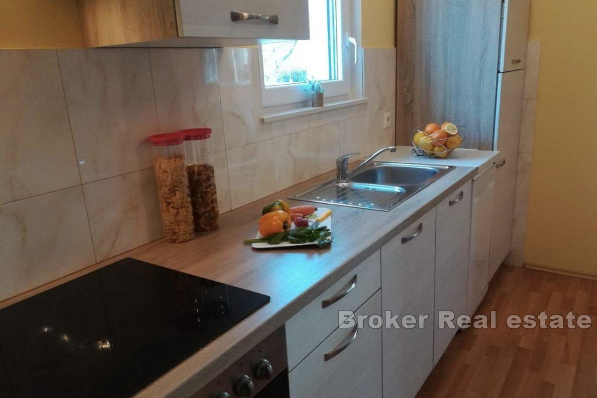 Første etasje med svømmebasseng