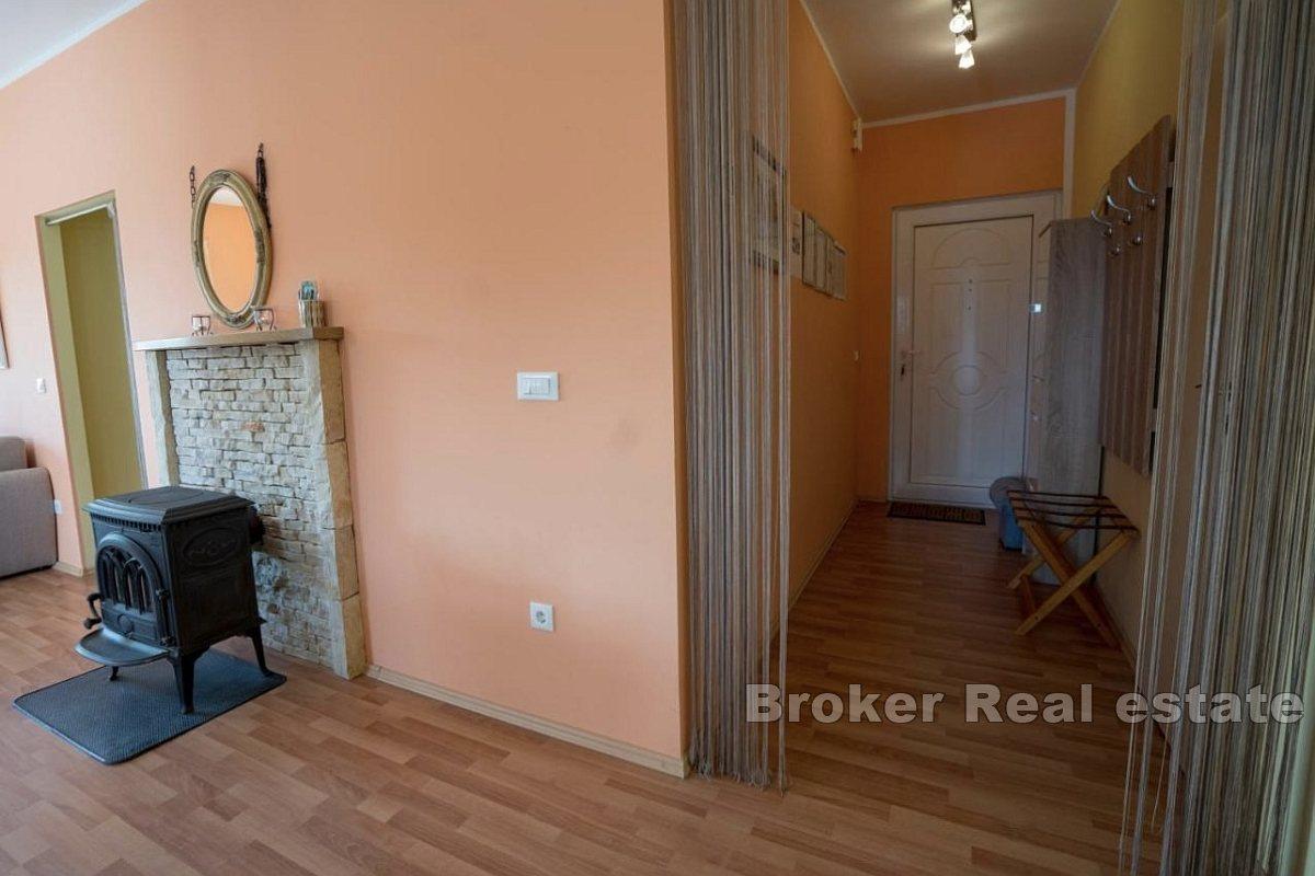 Přízemí s bazénem