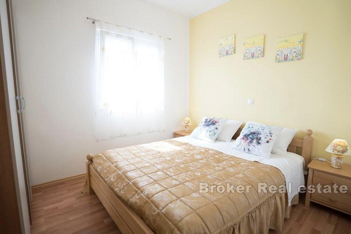 Přízemí s bazénem