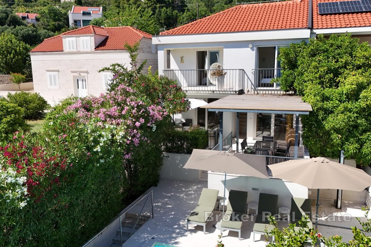 Vila s bazénem a otevřeným výhledem na moře