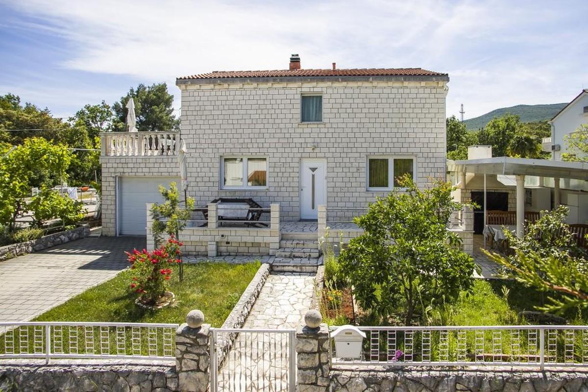 001-2052-08-peljesac-stone-family-house-with-two-apartments-for-sale
