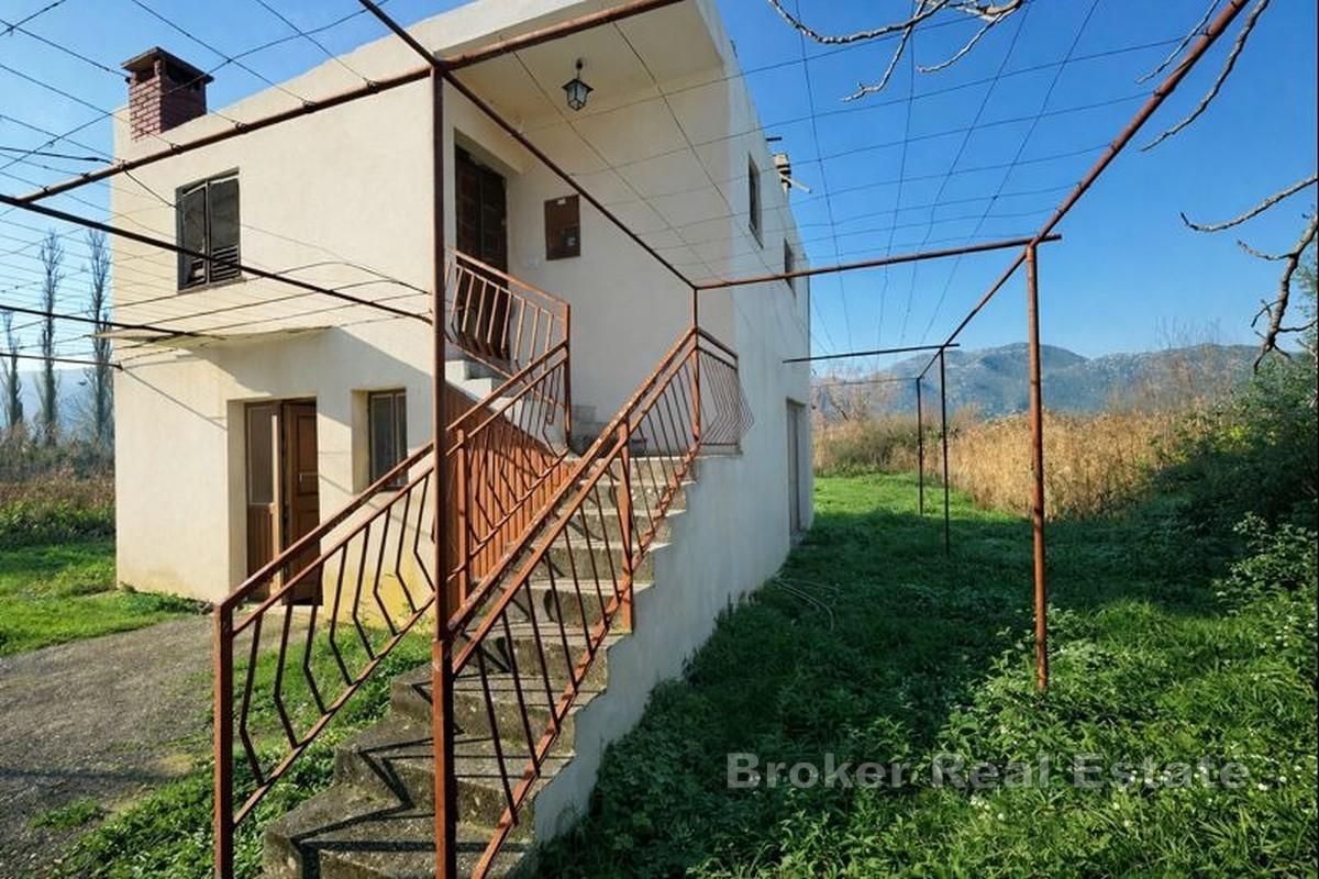 Maison à fort potentiel dans un cadre paisible