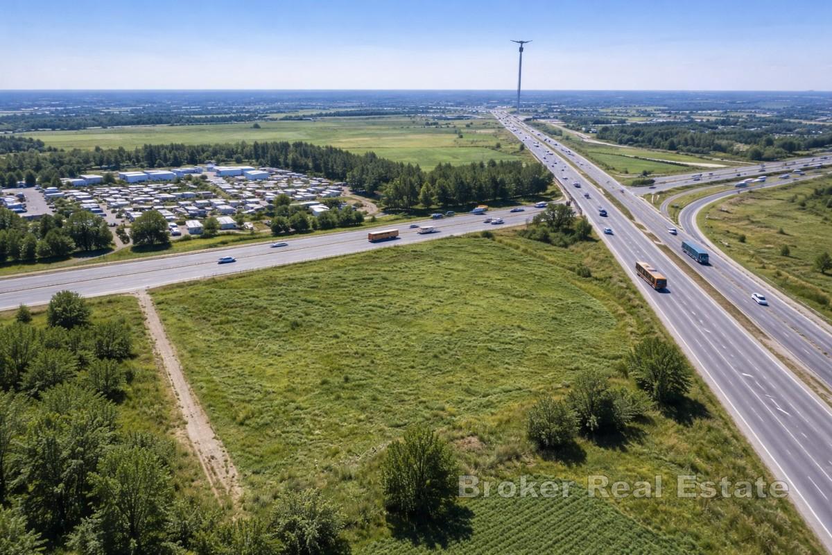 Terrain en emplacement de premier ordre