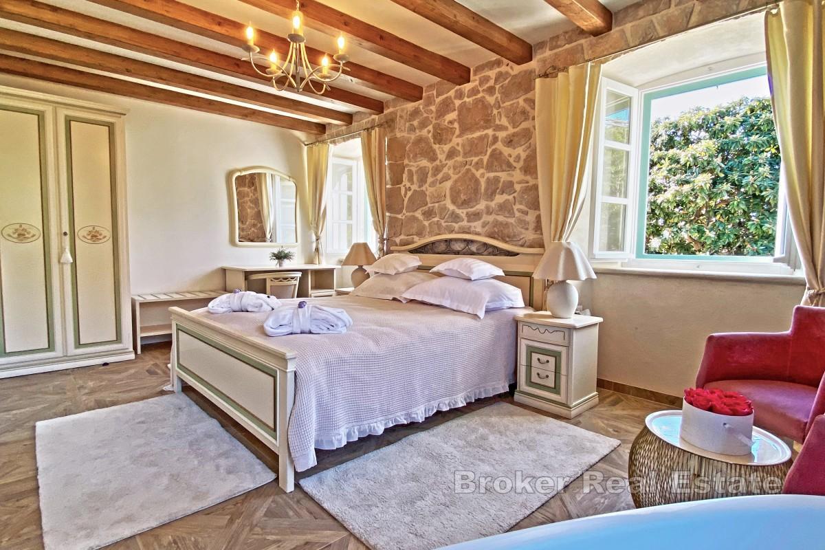 Lussuosa villa in pietra nel cuore del centro storico