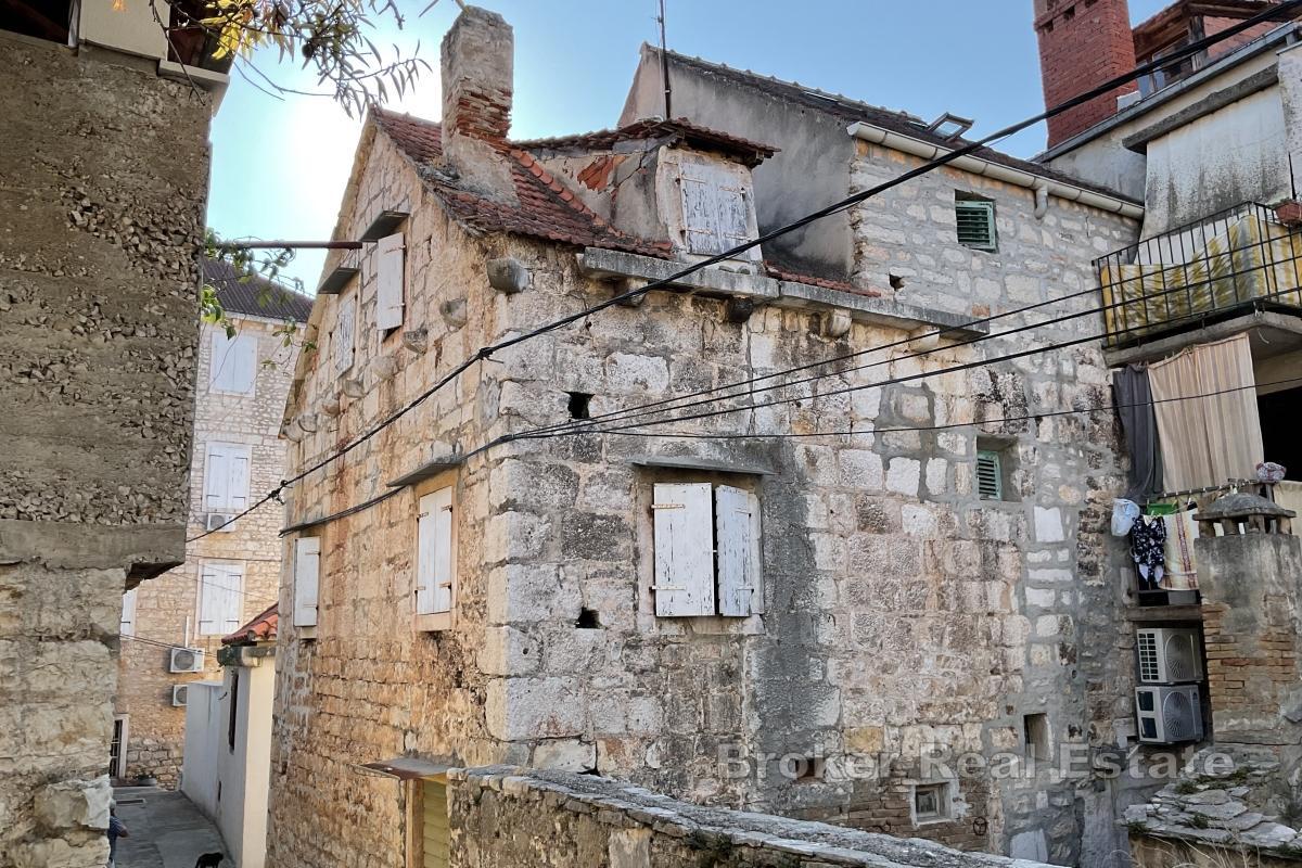 Kamena kuća u staroj jezgri Milne