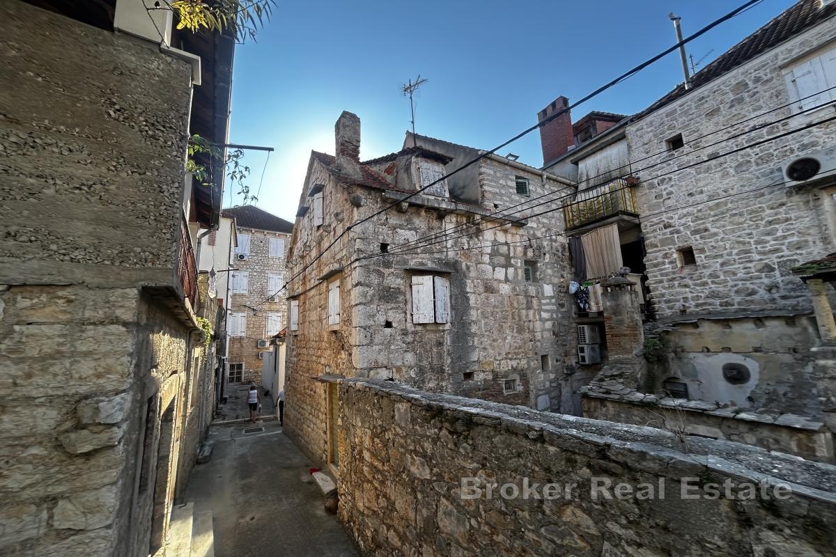 Kamena kuća u staroj jezgri Milne