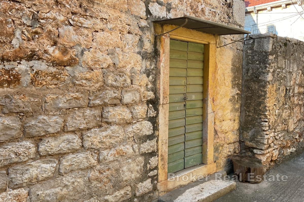 Kamena kuća u staroj jezgri Milne