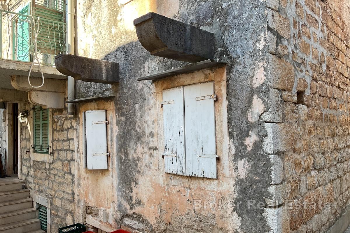 Kamena kuća u staroj jezgri Milne