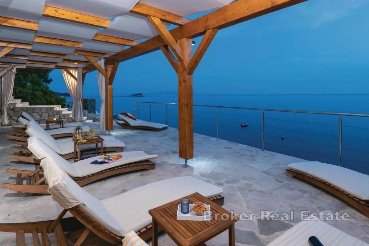 Villa in prima fila sul mare