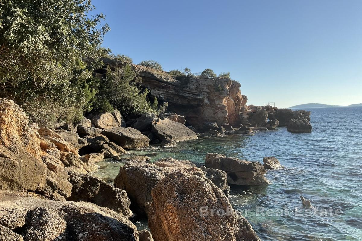 Steinhus med havutsikt