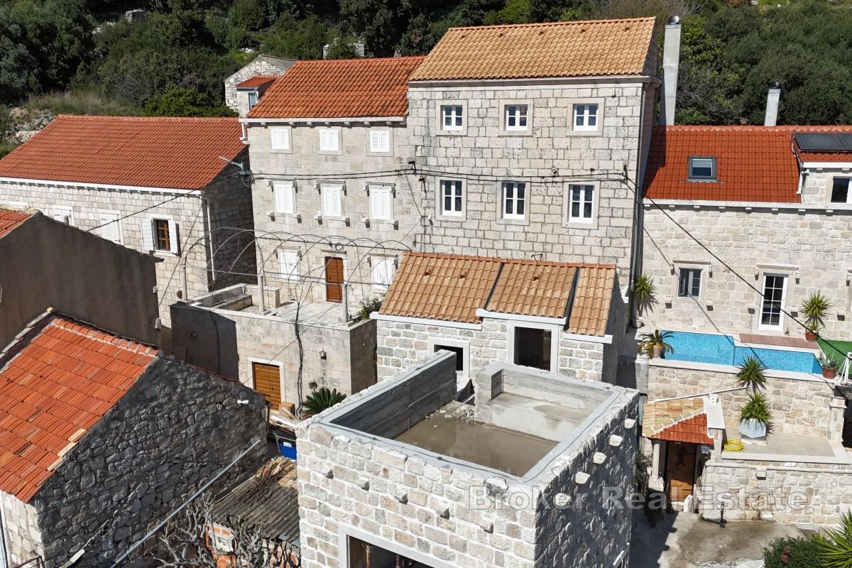 Steinhus og vinbutikk