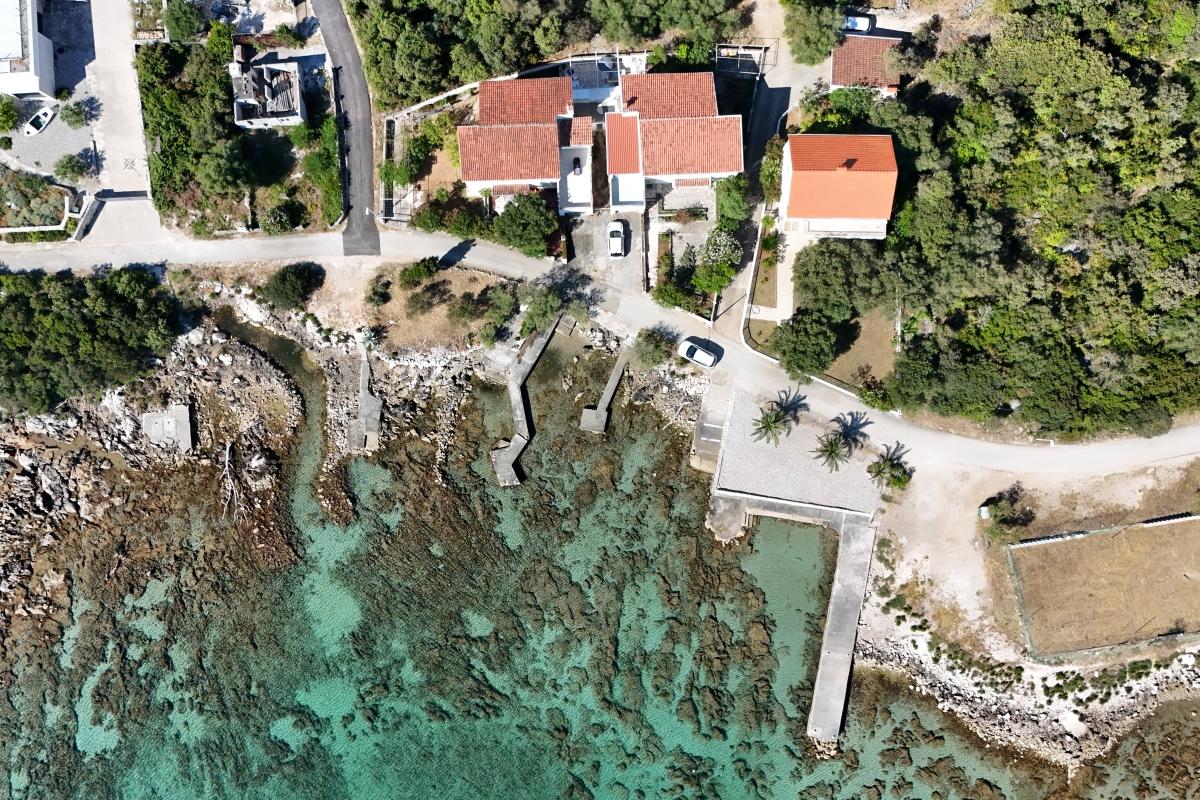 001-2052-128-Peljesac-House-in-the-first-row-to-the-sea-for-sale