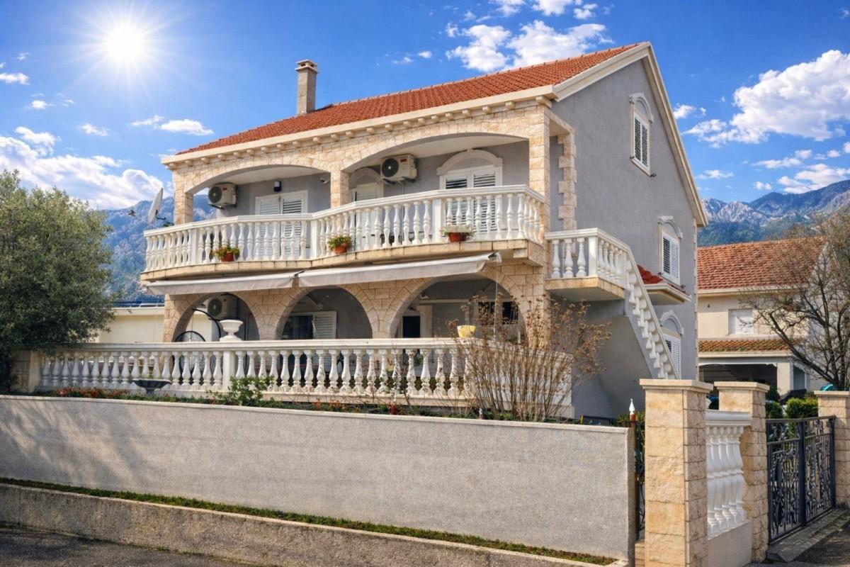 001-2052-131-Peljesac-house-with-three-residential-units-for-sale