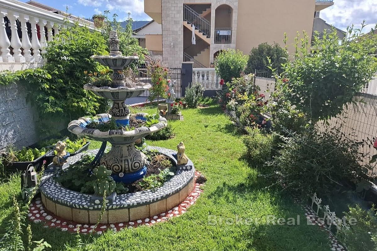 Obiteljska kuća s tri stambene jedinice