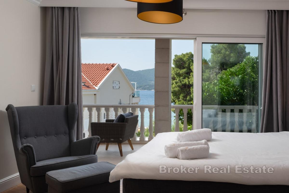 Villa första raden mot havet