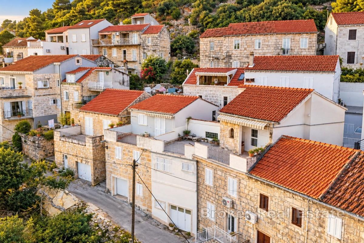 Kamena kuća s pogledom na more