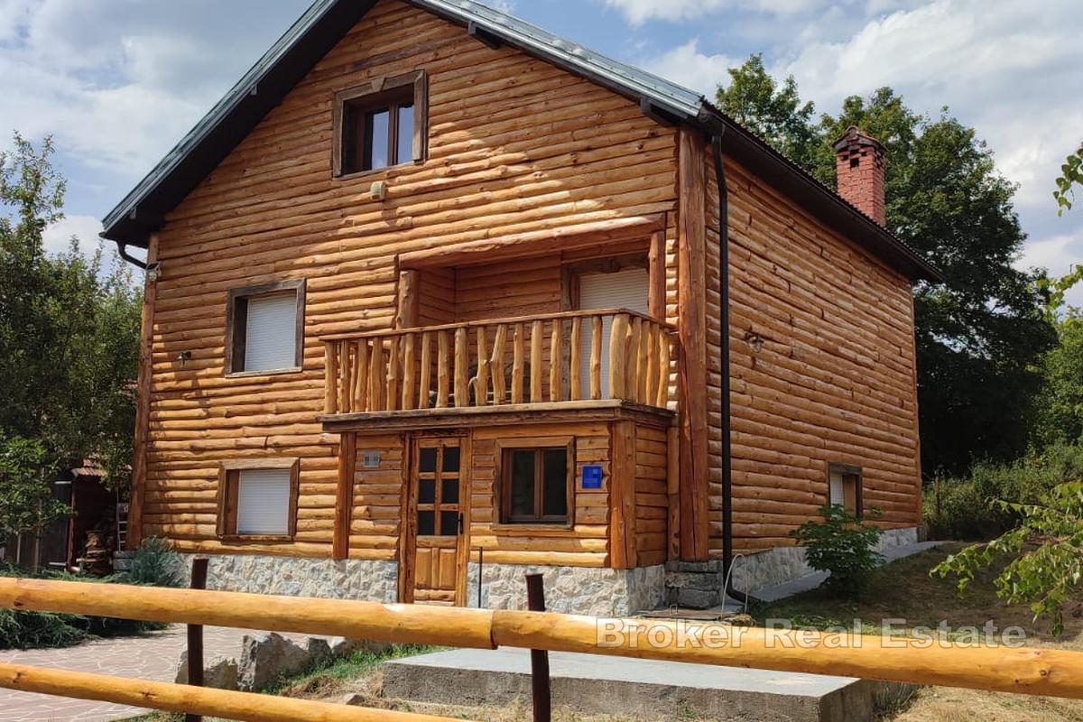 Belle maison avec un grand terrain