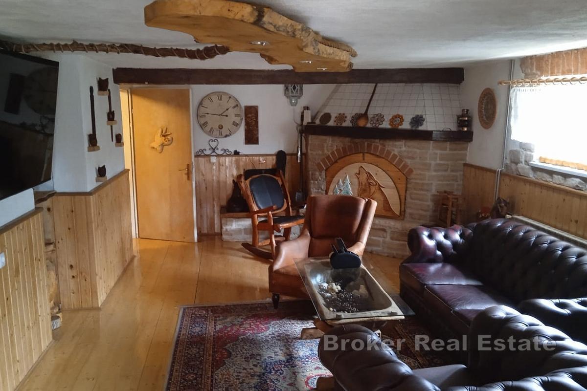 Belle maison avec un grand terrain