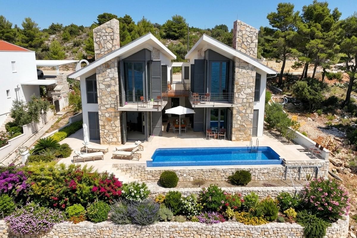Villa in erster Reihe zum Meer