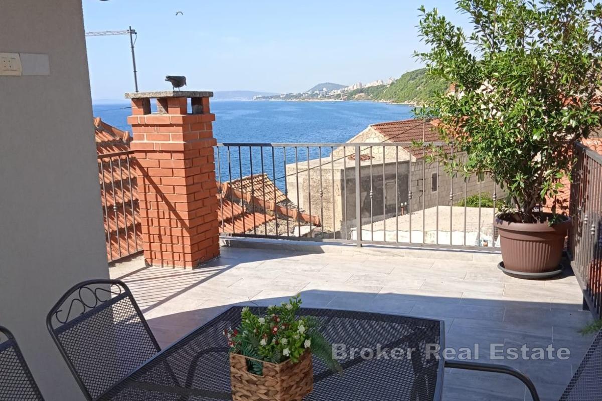 Maison en pierre avec vue fantastique sur la mer
