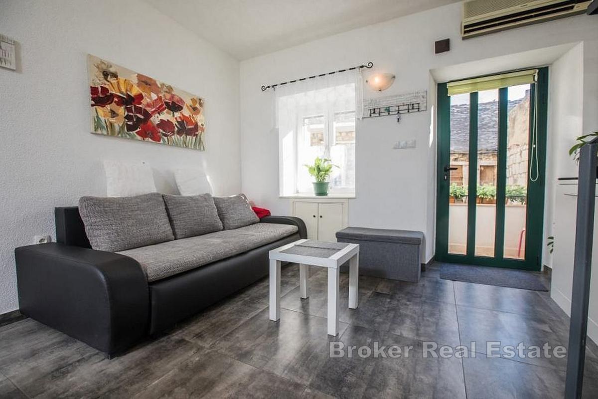 Casa in pietra con fantastica vista mare