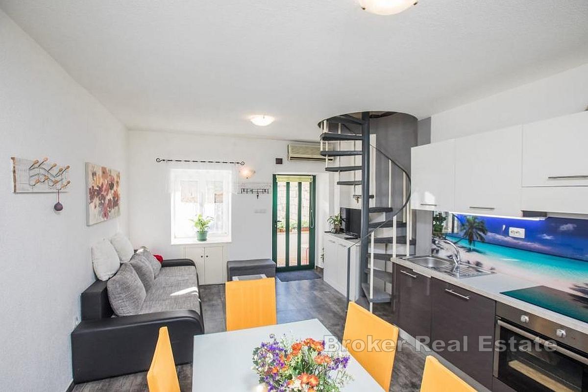 Casa in pietra con fantastica vista mare