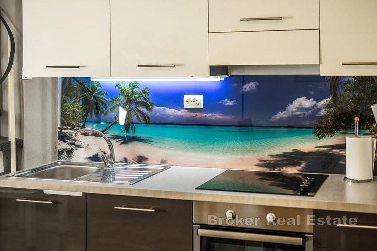 Maison en pierre avec vue fantastique sur la mer
