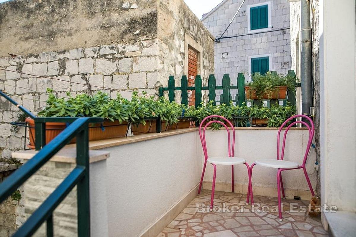 Casa in pietra con fantastica vista mare