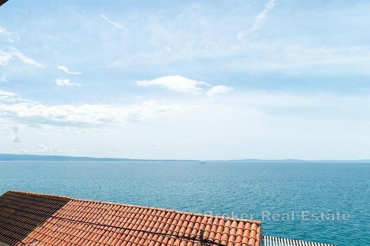 Casa in pietra con fantastica vista mare