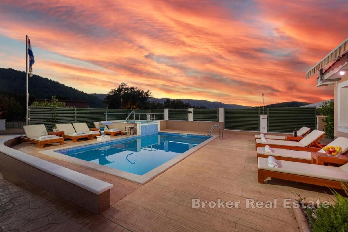 Villa in der Natur mit Swimmingpool