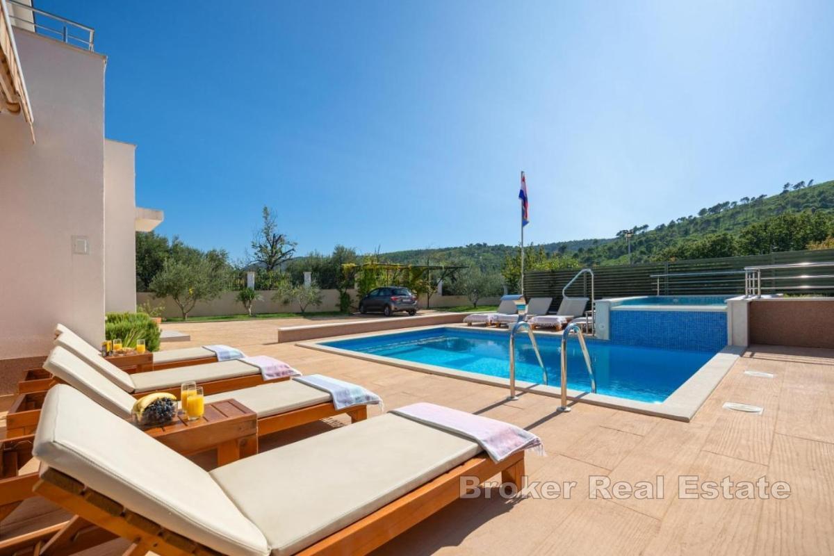 Villa in der Natur mit Swimmingpool