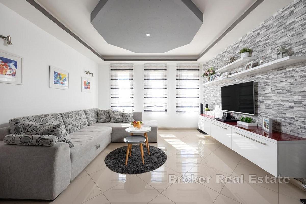 Villa in der Natur mit Swimmingpool