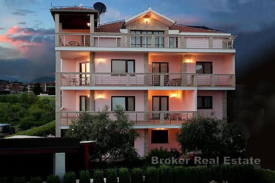 Apartmánový dům s krásným výhledem na moře