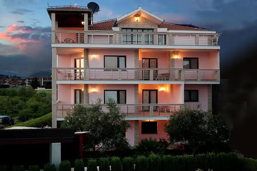Apartmánový dům s krásným výhledem na moře