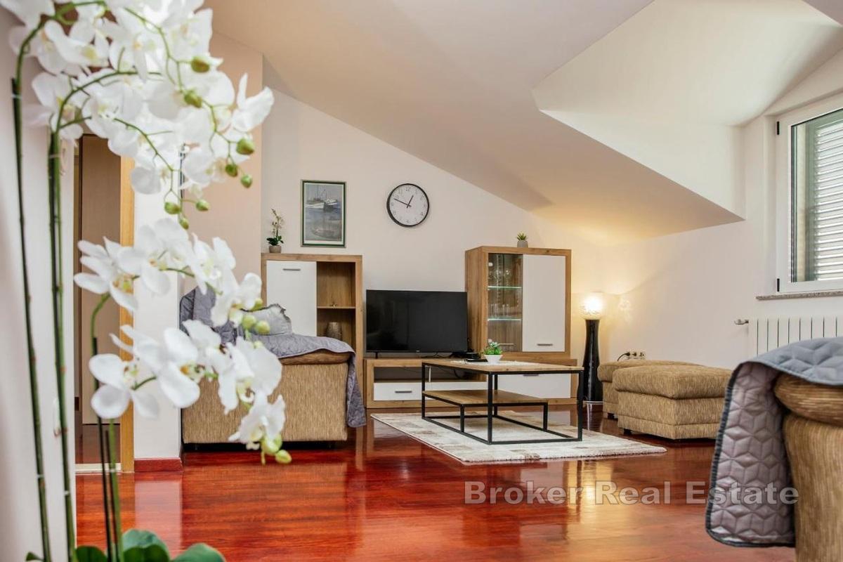 Vila s apartmány a bazénem