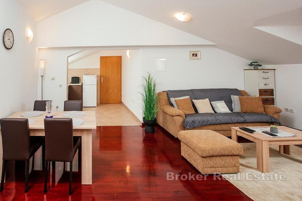 Vila s apartmány a bazénem