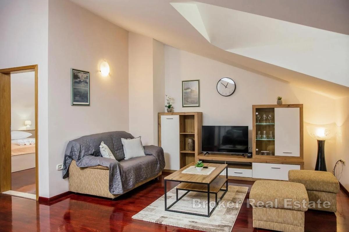 Vila s apartmány a bazénem